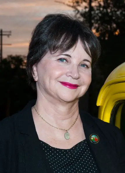 How tall is Cindy Williams?
